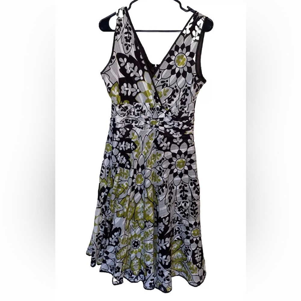 Dress Barn Women’s V-neck MIDI Dress Size 6